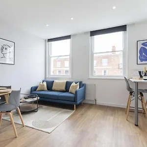 Beautifully Presented Newly Renovated City-centre In Apartment Cheltenham