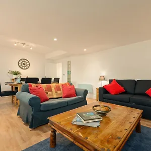 Heart Of Edinburgh's Historic Old Town - Blair Street Apartment