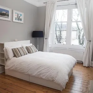 Edinburgh, Stockbridge Apartment